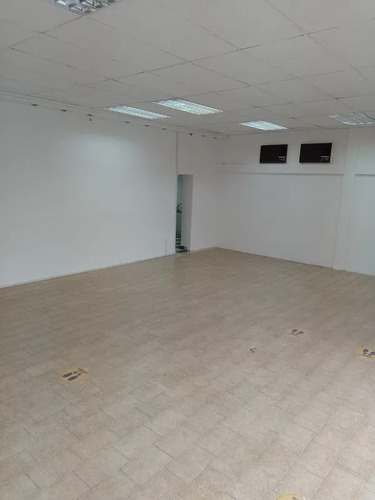 Local Planta Libre 140 M2 Doble Altura - Buena Vitrina