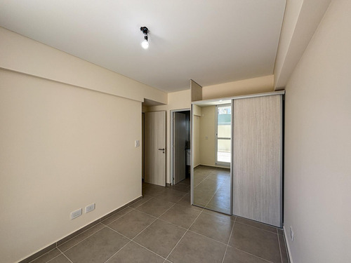 Departamento De 2 Dormitorios A Estrenar Con Cochera, Patio Y Amenities
