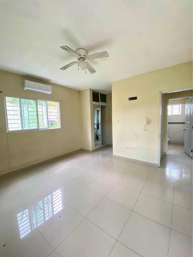 Casa Ubicada En El Residencial Las Orquideas, La Romana