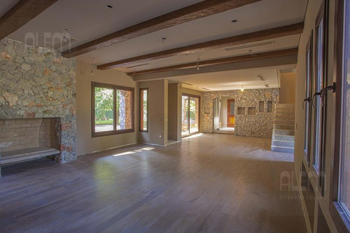 Hermosa Casona En St Thomas Este - Canning