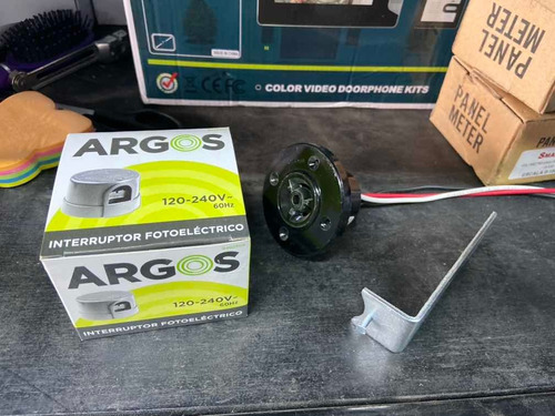 Fotocelda Argos Multivoltaje Completa Con Base Y Socket