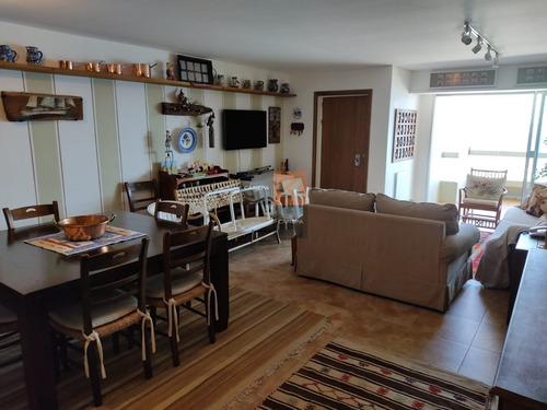 Venta Apartamento 3 Dormitorio Y Dependencia, Peninsula, Punta Del Este- Ref: 8445