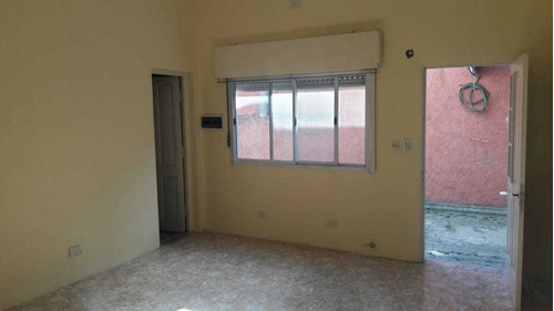 Imagen 5 de 6 de Departamento Tipo Casa En Lanus Oeste En Alquiler
