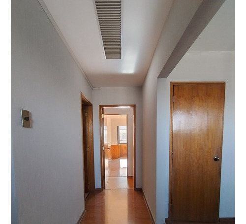 Amplia, Impecable Oficina, Pleno Centro Santiago