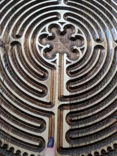 Laberinto De Madera Para Meditar Con Los Dedos