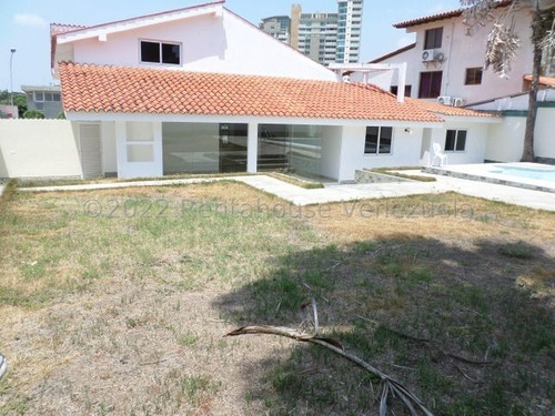 Imagen 18 de 30 de Casa En Venta Pedregal Barquisimeto, 680metros2,planta Electrica, Amplios Espacios, Área Social Con Piscina. Contactame 0424-5620928 Flex 22-993 Z23