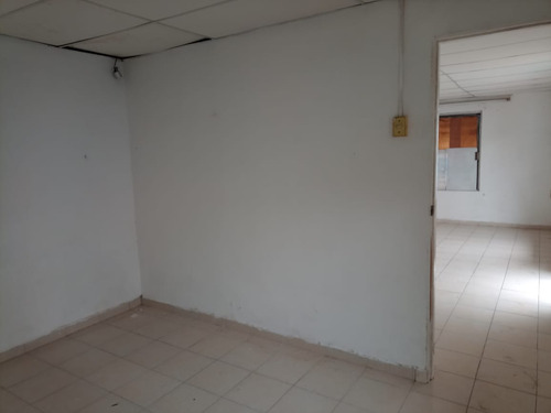Bodega Comercial Con Oficinas, 200m², Zona Norte Y Zona Portuaria.