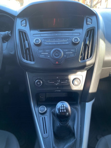 Imagen 10 de 15 de Ford Focus 5p 1.6l N Mt S