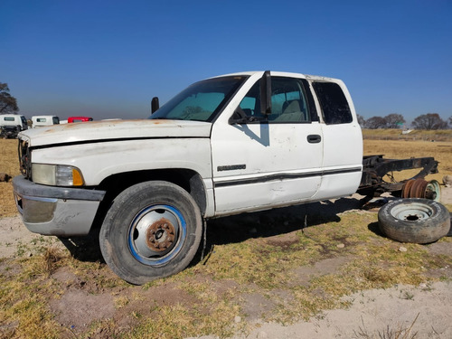 Dodge Ram 2500 Club Cab Diesel 4x2 Mt