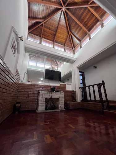 Venta Casa 3 Dormitorios Con Quincho Alto Alberdi