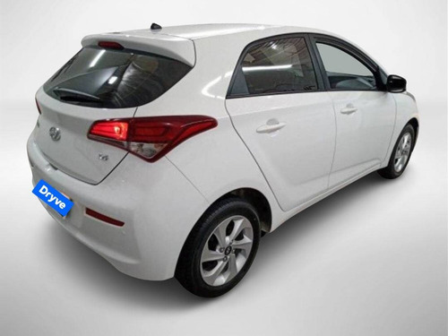 Imagem 3 de 10 de Hyundai Hb20 Comfort Plus 1.6 16v Flex