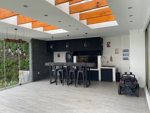 Se Vende Hermosa Casa En Exclusivo Sector De Concón
