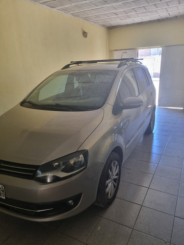 Volkswagen Suran 1.6 Highline 101cv
