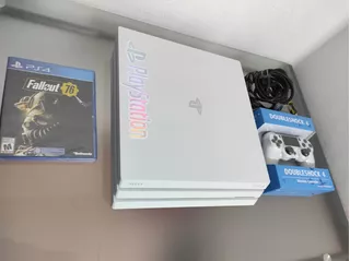 Playstation 4 Pro Glaciar White Límited Edición