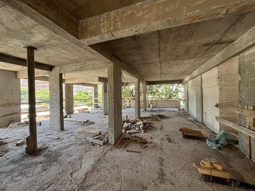 Edificio Comercial En Luis Agote