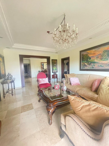 Foxpiantini.com - Za140 | Venta De Residencia En Piantini Y Serralles | Exclusividad Y Estilo Contemporáneo