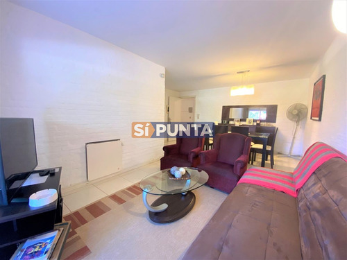 Imagen 14 de 15 de Punta Del Este, 2 Dormitorios Y 2 Baños, Cochera, Terraza Y Parrillero.
