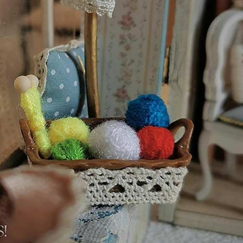 4 Set De Lana Para Casa De Muñecas En Cesta, Marrón
