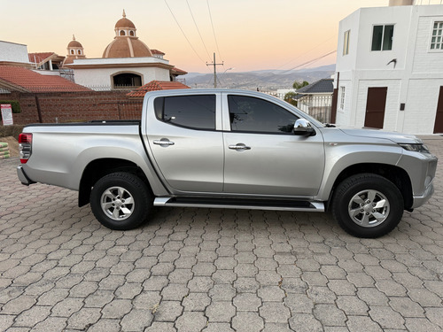 Mitsubishi L200 2.4 Cabina Doble 4x2 Mt