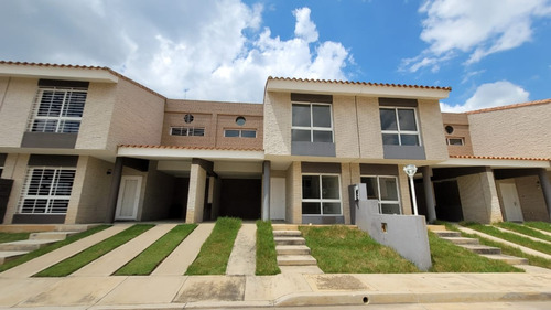 Se Vende Townhouse Res Cumbres De La Esmeralda Ath-rosa 