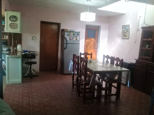 Remax Vende Casa En Barrio Las Palmas