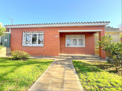 Venta Casa Padrón Único, En Curva De Maroñas, Dos Dormitorios, Jardín, Gran Patio Semi Techado Con Parrillero Y Lugar Para Auto Al Frente