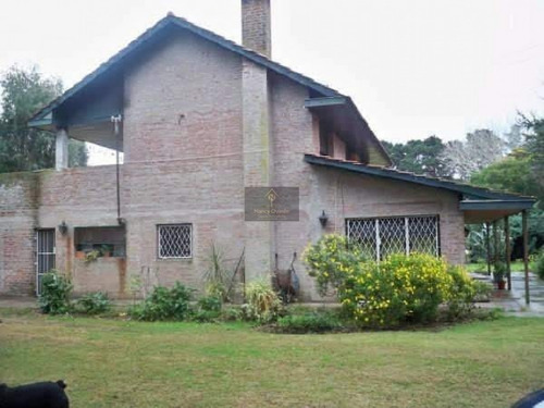 Casa Quinta De 6 Ambientes Sobre Una Superficie De 1 Hectarea De Parque