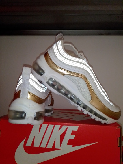 tenis nike blanco con dorado