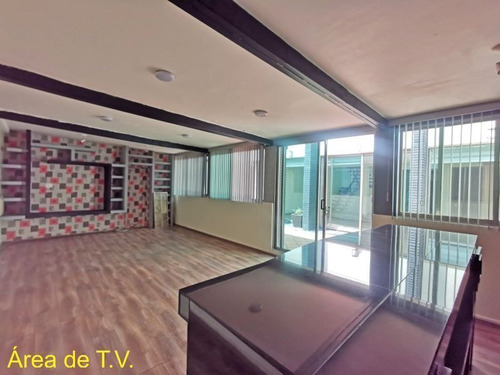 Casa Duplex 374m2c / 3r / 4.5b / 2a / Patio