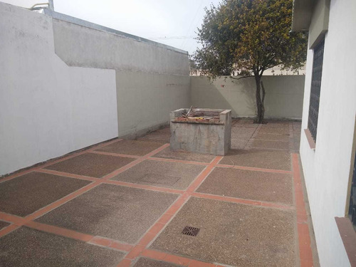 Casa En Venta De 3 Dormitorios En Parque Horizonte.