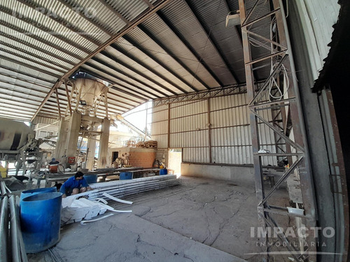 En Venta Fracción Industrial Con Mejoras Maximo Paz
