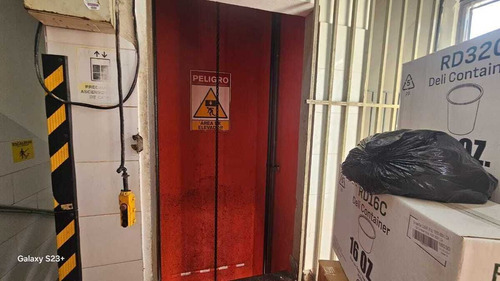 Edificio Alquiler De 3 Pisos Con Ascensor De Carga