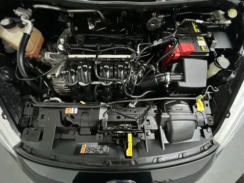 Ford Fiesta TITANIUM 1.6 AUT