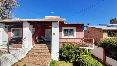 Imagen 2 de 14 de Casa - 5 Ambientes - Barrio Costa Azul - Villa Carlos Paz