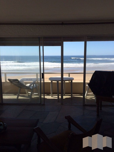 Imagen 23 de 30 de Frente A La Playa