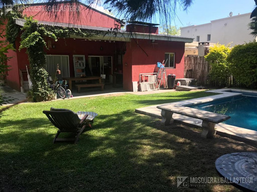 Casa En  Alquiler En Barrancas De Santa Maria