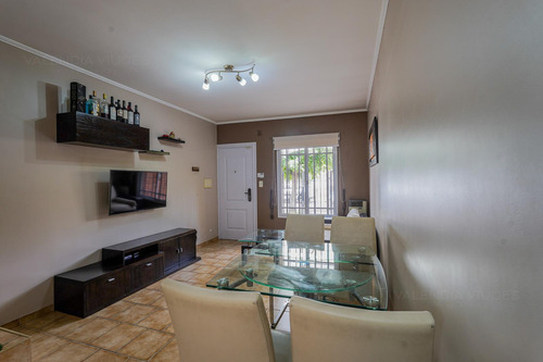 Duplex De 3 Ambientes Con Patio Y Cochera