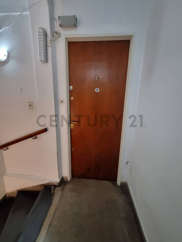 Alquiler Departamento 1er Piso Por Escalera, 2 Dormitorios En La Plata 34 Entre 115 Y 116