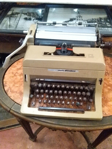 Antigua Máquina De Escribir Olivetti 88