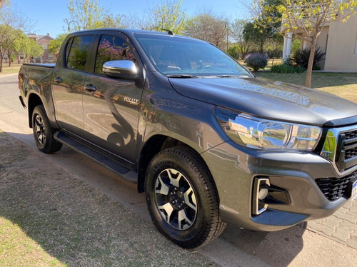 Imagen 2 de 8 de Toyota Hilux Srv 4x4 2019 Línea 2020
