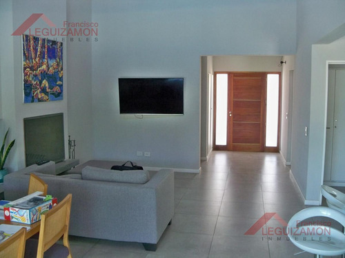 Imagen 4 de 24 de Barrio Los Robles - 991m2 - Piscina - Jardin Parquizado - Parrilla