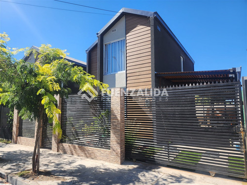 Casa En Venta De 3 Dorm. En Isla De Maipo