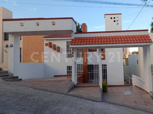 Casa En Venta En Rinconada De Los Andes, San Luis Potosí, Slp.