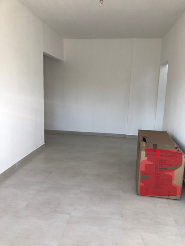 Imagem 11 de 13 de Vendo 1 Dorm Amploo C Dependência E Garagem Demarcada