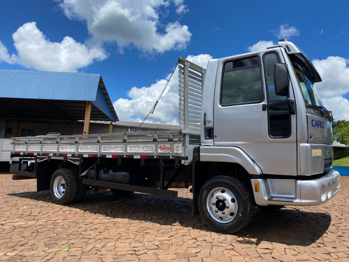 Cargo 712 4x2 Carroceria