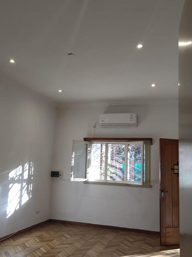Chalet En Zona Residencial 4 Ambientes. 2 Dormitorios Y Escritorio. Jardín Cochera- La Lucila