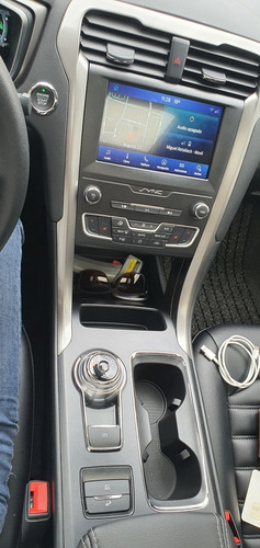 Ford Fusion Hybrid. Sel.