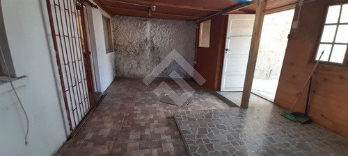 Casa En Venta De 2 Dorm. Central, Buen Terreno,