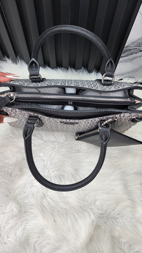 Bolsa Guess Hh819107 Nueva 100 % Original Con Etiqueta Gris Oscuro Estampado Níquel Negro