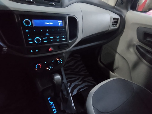 Imagem 10 de 12 de Spin 1.8 Lt 8v 4p 2013 Automático